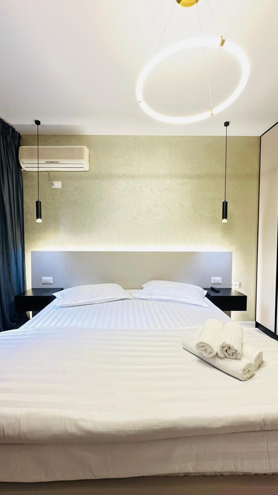 Luxurious Central Stay - Self Check-In Tirana Exterior foto