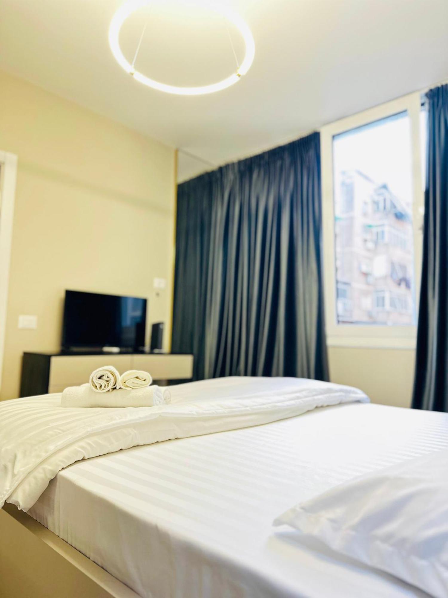 Luxurious Central Stay - Self Check-In Tirana Exterior foto