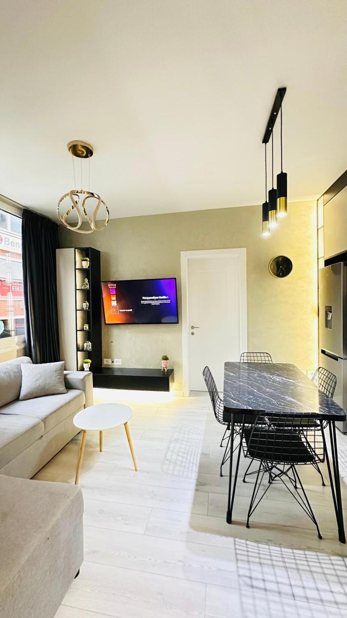 Luxurious Central Stay - Self Check-In Tirana Exterior foto