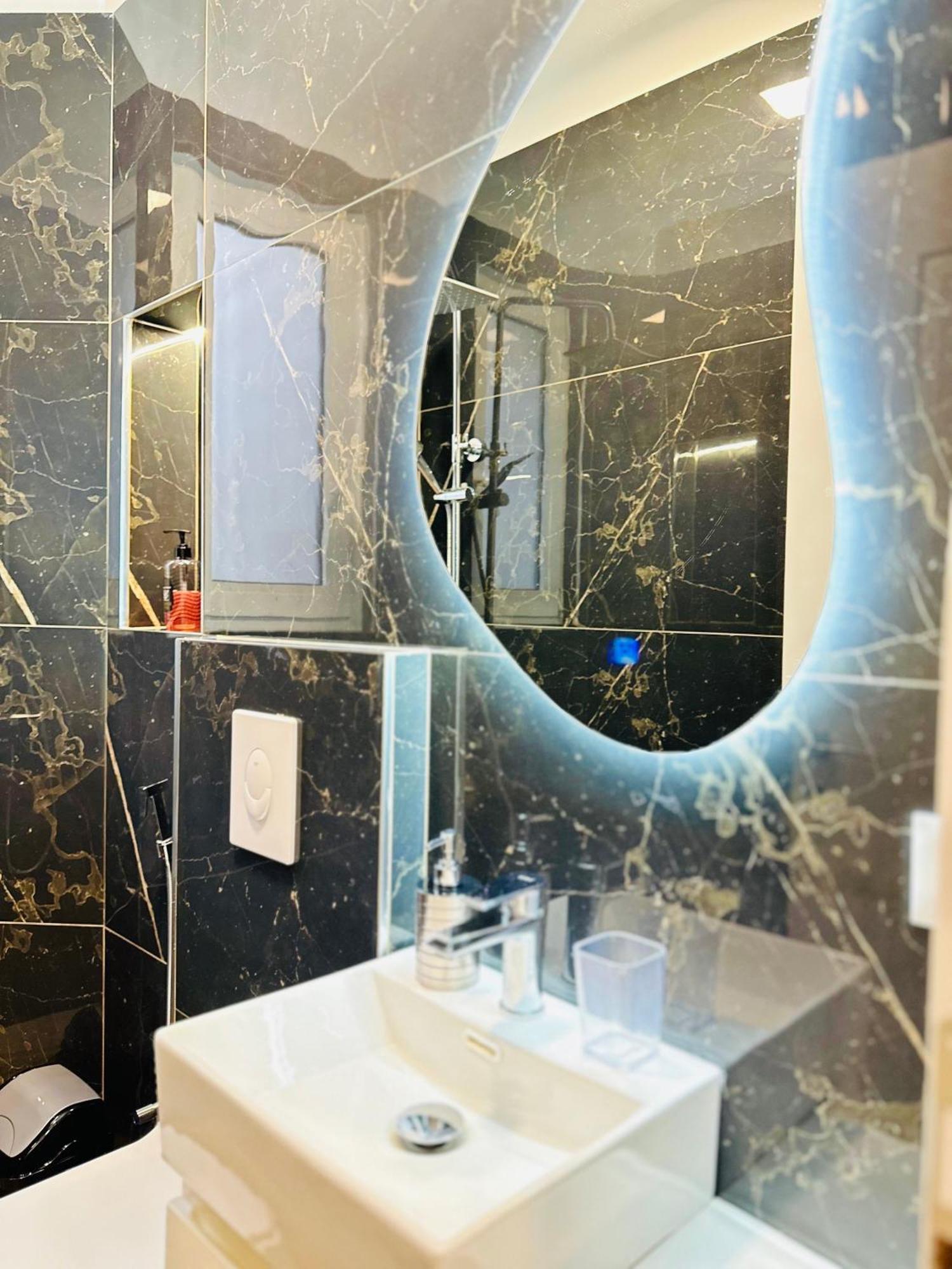 Luxurious Central Stay - Self Check-In Tirana Exterior foto